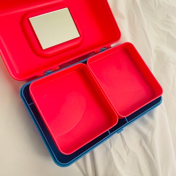 Caboodles - Picture 7 of 9